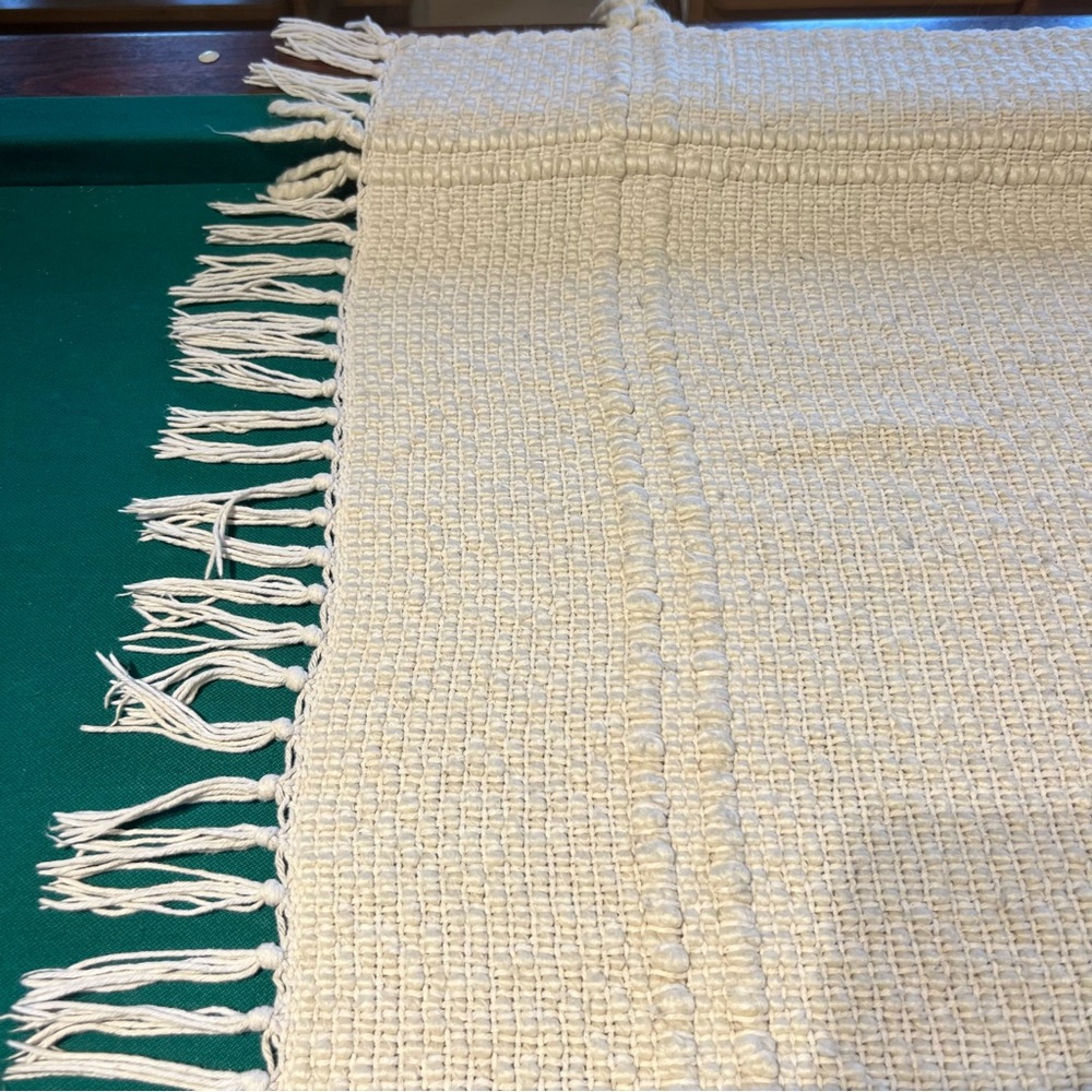 Textured cotton/acrylic Throw Blanket with fringe is 60 x 48“ - Picture 5 of 10